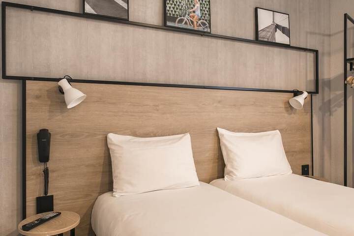 Room 42 of 132