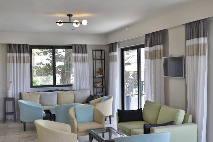 Guest Lobby