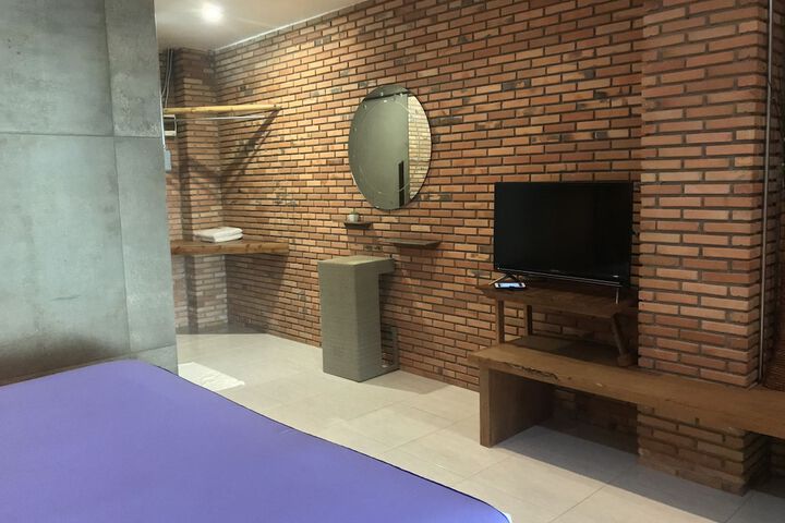 Room 16 of 53