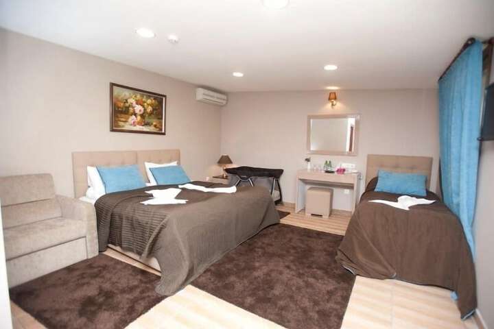 Room 3 of 66