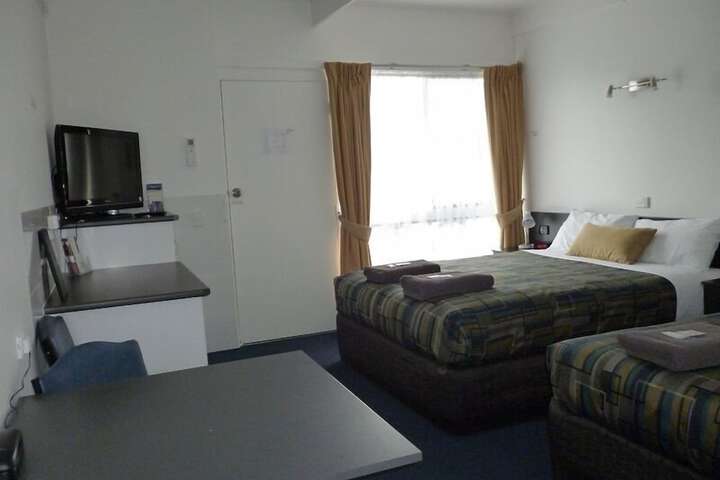 Room 11 of 37