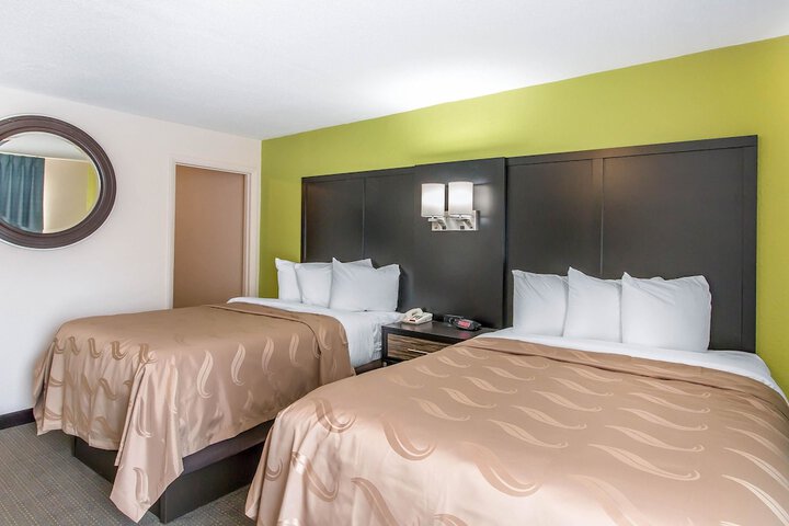 2 Double Beds (10 of 13)