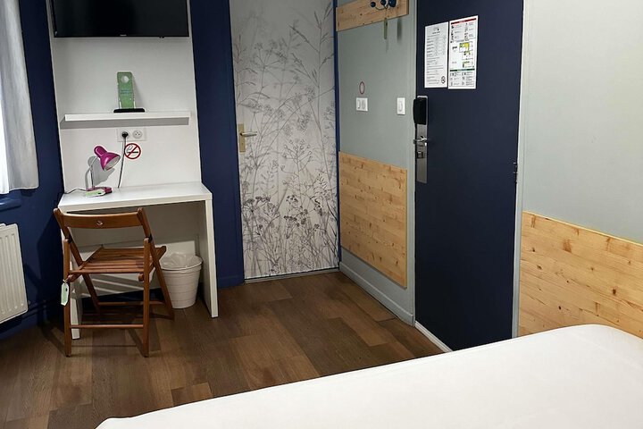 Room 14 of 65