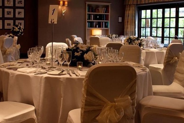 Ballroom/Hall 54 of 77