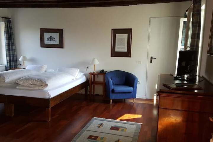 Room 8 of 47