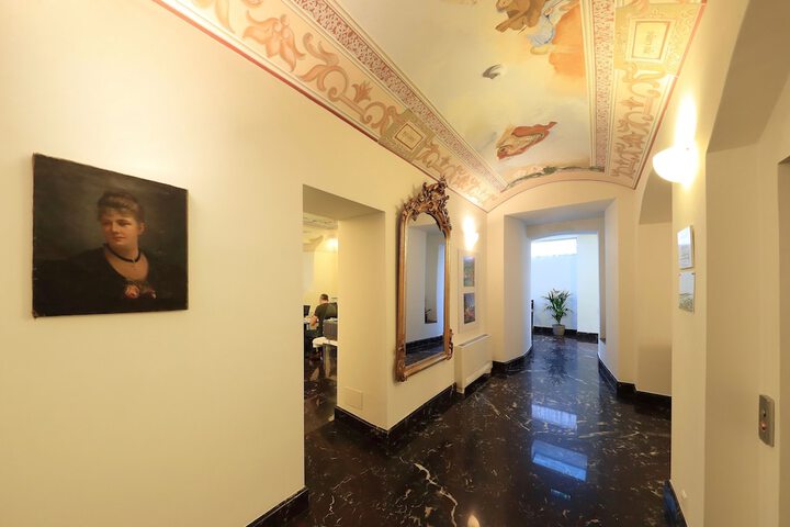 Ballroom/Hall 38 of 45