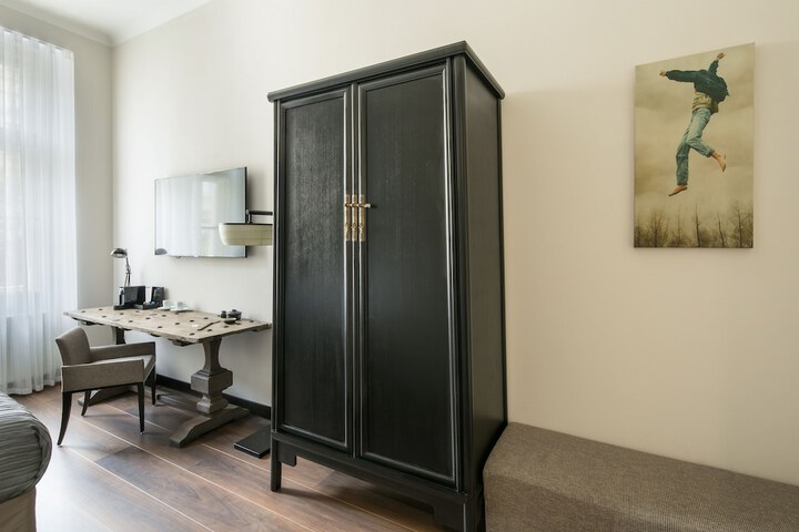 Room 41 of 77