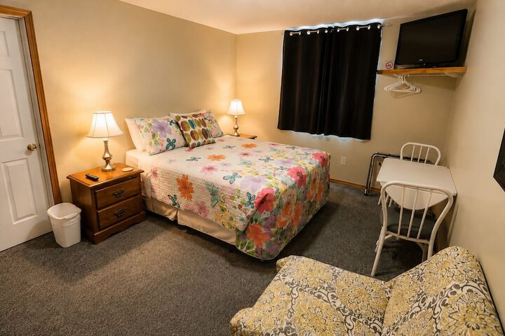 Room 8 of 11