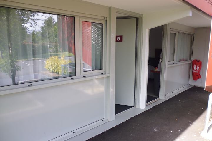Room 9 of 42