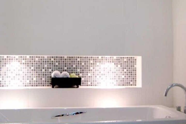 Deep soaking bathtub