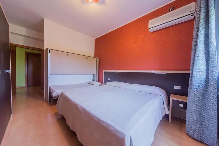 Room 6 of 31