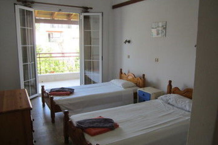 Room 8 of 12