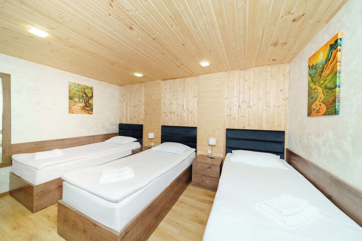 Room 42 of 149