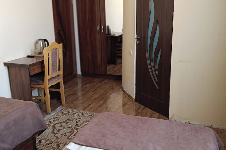 Room 53 of 117