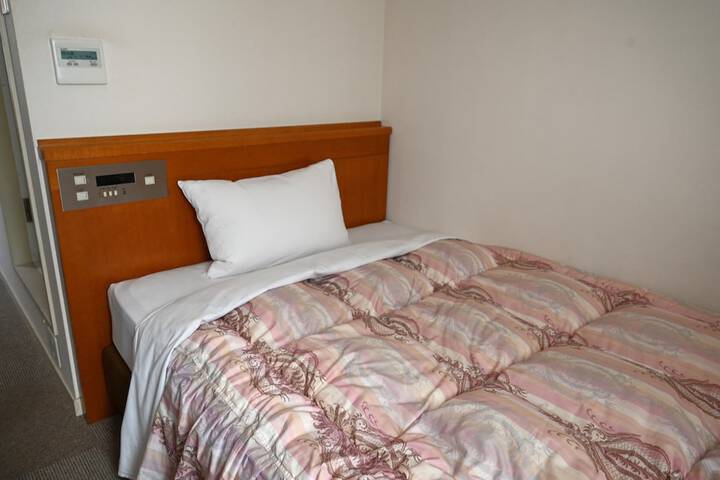 Room 9 of 14