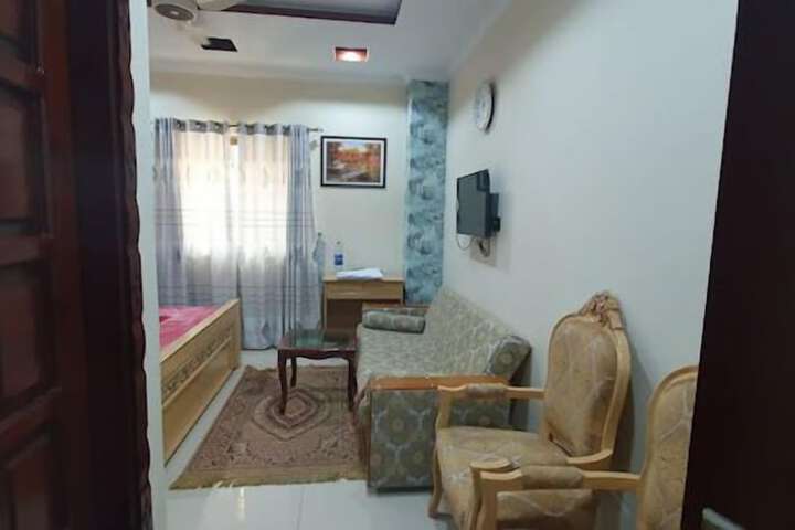 Room 3 of 8