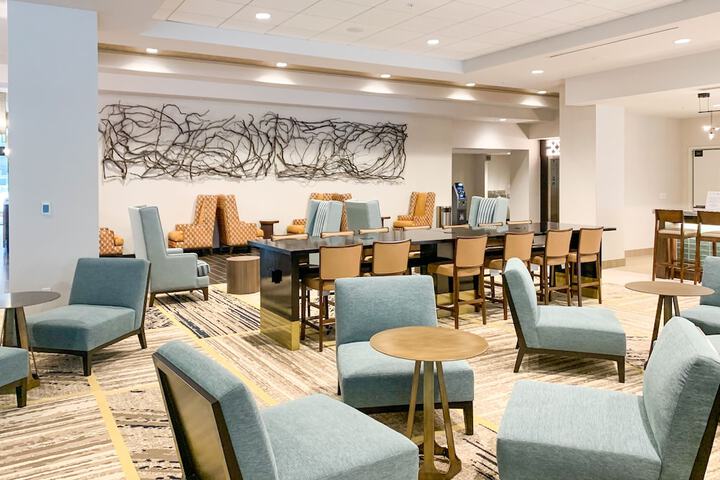Lobby lounge