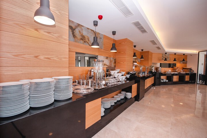 Breakfast/Coffee Service 84 of 158