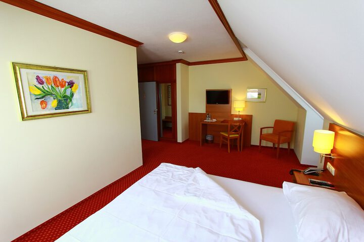 Room 17 of 44