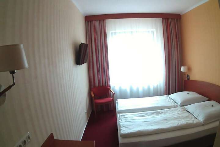 Room 18 of 34