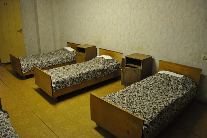 Room 5 of 9