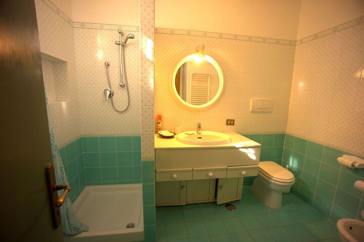 Room 28 of 28