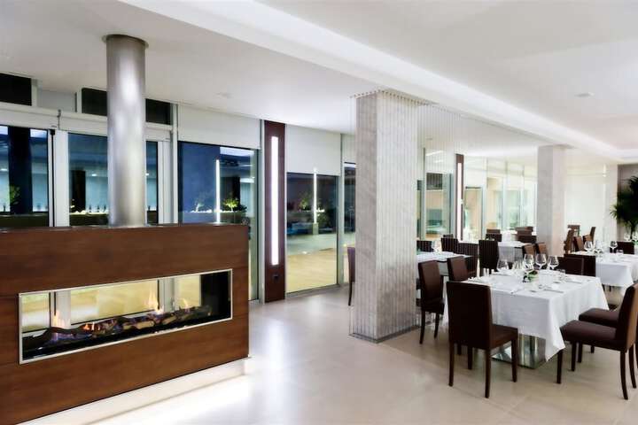 Dining 56 of 68