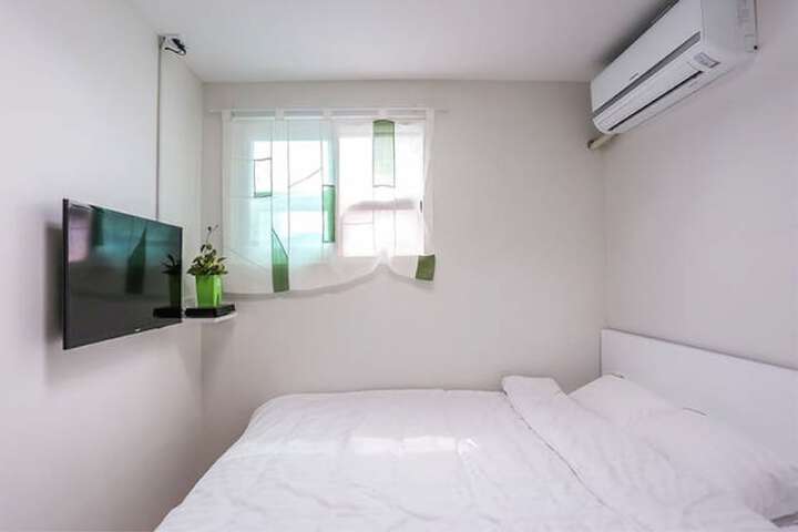 Room 9 of 60