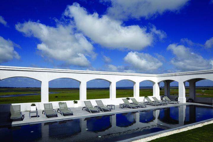 Pool Hotel