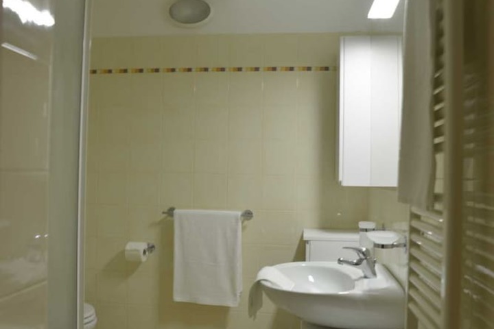 Room 27 of 36
