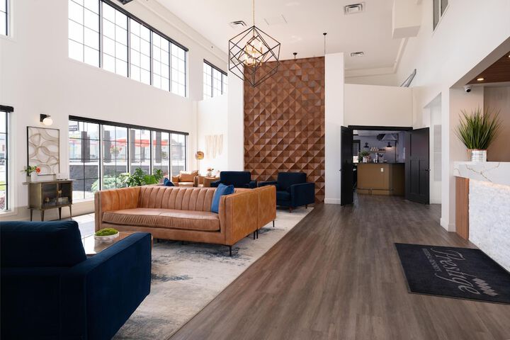 Entrance & Lobby