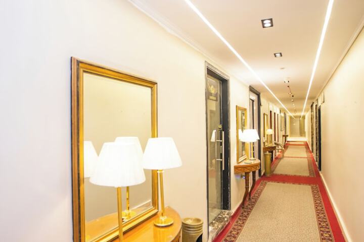 Ballroom/Hall 154 of 177