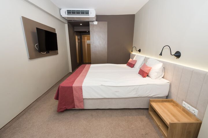 Room 13 of 52