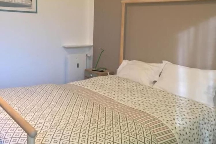 Room 6 of 42
