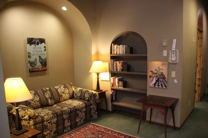 Room 6 of 8