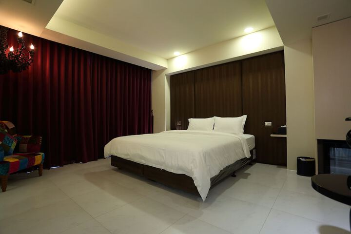Room 14 of 74