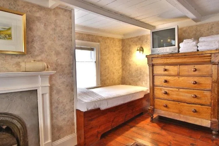 Room 2 of 14