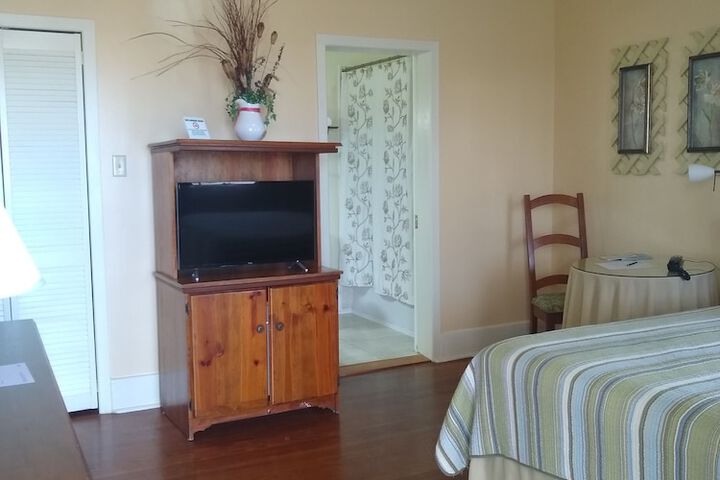 Room 12 of 98