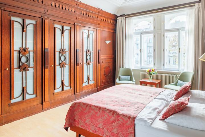 Room 10 of 34