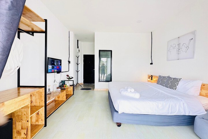 Room 5 of 96