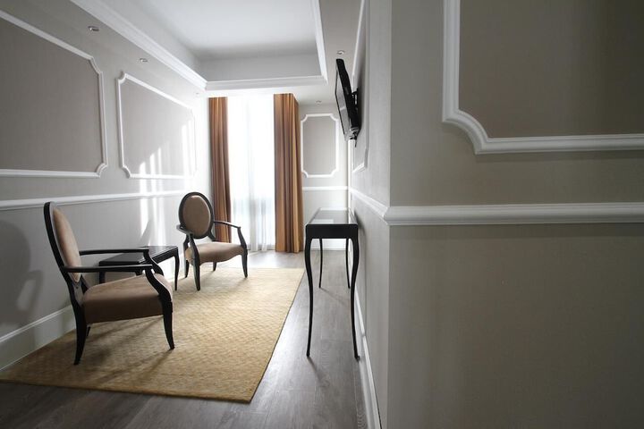 Room 4 of 34