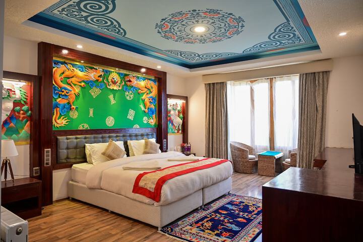 Room 4 of 10