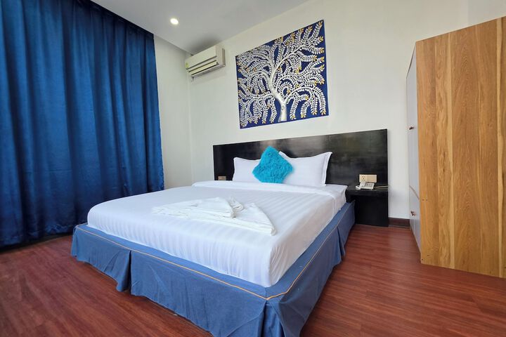 Room 9 of 22