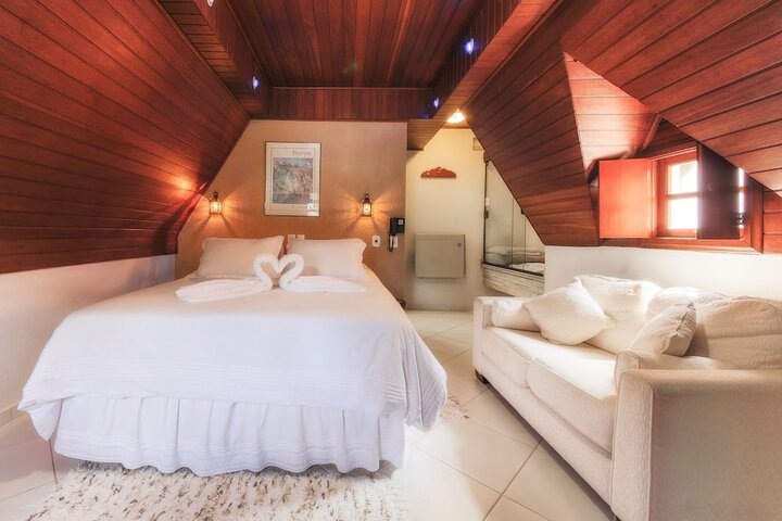 Room 6 of 74