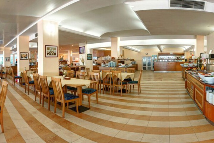 Dining 39 of 62