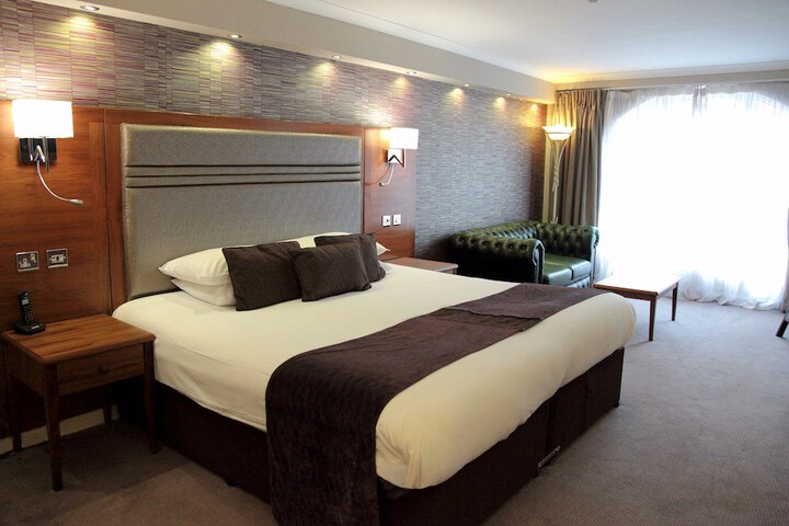 Room 7 of 33