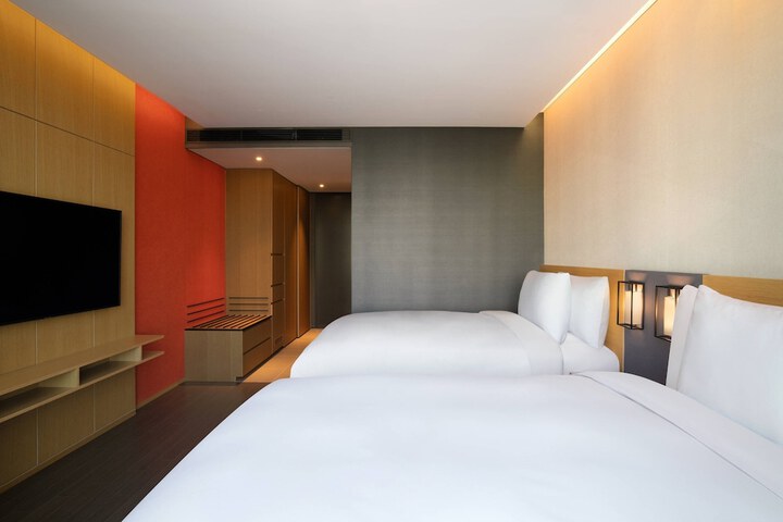 Room 16 of 74
