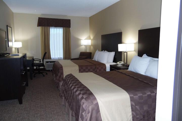 2 Queen Beds High Speed Internet Accessible Coffee Maker Refrigerator, Hairdryer Full Breakfast (6 of 9)
