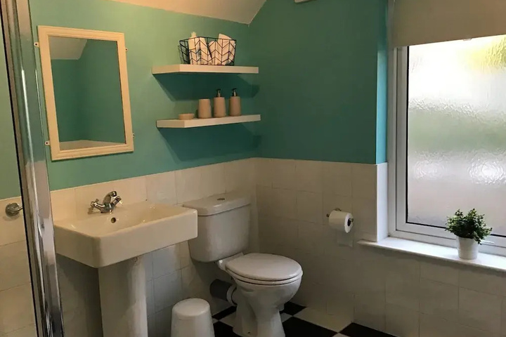 Room 7 of 10
