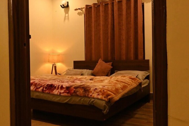 Room 2 of 23